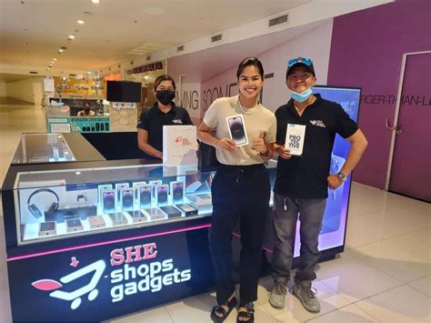 SHE SHOPS GADGETS CEBU .